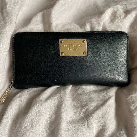 Micheal Kors wallet - Picture 1 of 4